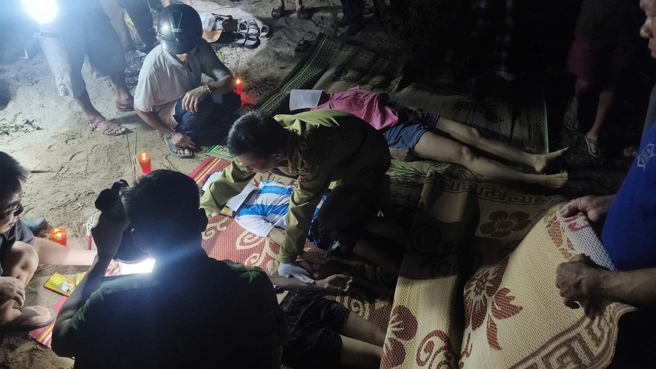 Lật thuyền trên sông Ngàn Phố, bốn người tử vong Lật thuyền trên sông Ngàn Phố, bốn người tử vong