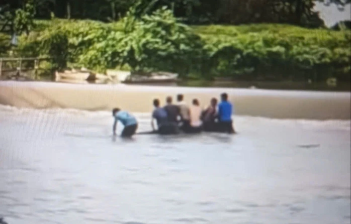 Lật thuyền trên sông Sêrêpốk, 2 vợ chồng tử vong Lật thuyền trên sông Sêrêpốk, 2 vợ chồng tử vong