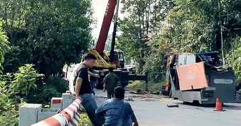 Lật xe trên đèo Vi Ô Lắc, 2 người tử vong