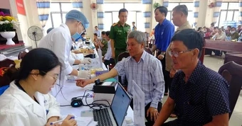 Lấy mẫu ADN liệt sĩ Huỳnh Văn Quên để xác minh danh tính hài cốt tại TPHCM