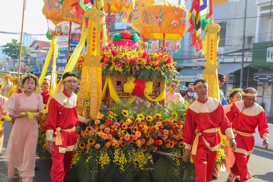 Lễ rước nước cầu mưa thuận gió hòa trong lễ hội Tháp Bà Ponagar Lễ rước nước cầu mưa thuận gió hòa trong lễ hội Tháp Bà Ponagar