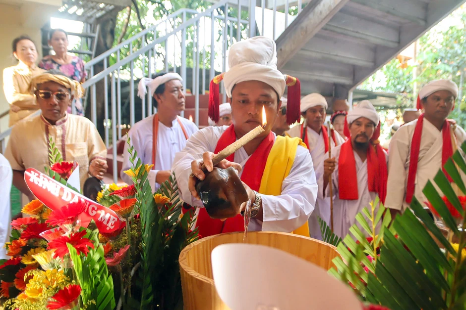Lễ rước nước cầu mưa thuận gió hòa trong lễ hội Tháp Bà Ponagar Lễ rước nước cầu mưa thuận gió hòa trong lễ hội Tháp Bà Ponagar