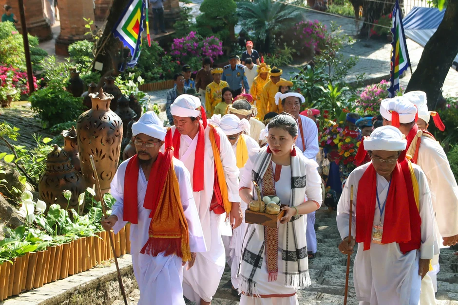 Lễ rước nước cầu mưa thuận gió hòa trong lễ hội Tháp Bà Ponagar Lễ rước nước cầu mưa thuận gió hòa trong lễ hội Tháp Bà Ponagar