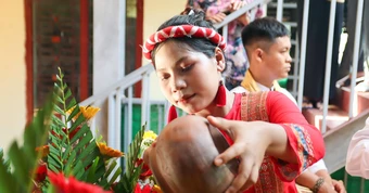 Lễ rước nước cầu mưa thuận gió hòa trong lễ hội Tháp Bà Ponagar