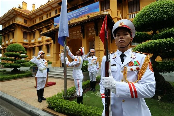 Lễ Thượng cờ ASEAN do Bộ trưởng Ngoại giao Lê Hoài Trung chủ trì Lễ Thượng cờ ASEAN do Bộ trưởng Ngoại giao Lê Hoài Trung chủ trì
