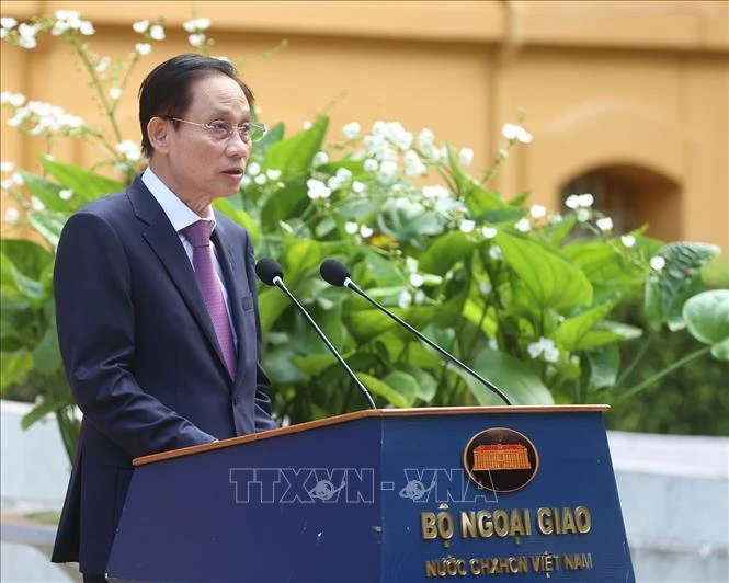 Lễ Thượng cờ ASEAN do Bộ trưởng Ngoại giao Lê Hoài Trung chủ trì Lễ Thượng cờ ASEAN do Bộ trưởng Ngoại giao Lê Hoài Trung chủ trì