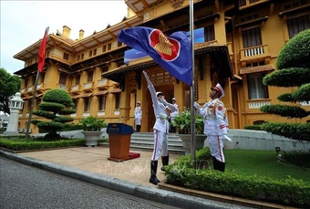 Lễ Thượng cờ ASEAN do Bộ trưởng Ngoại giao Lê Hoài Trung chủ trì  ​​​​​​​