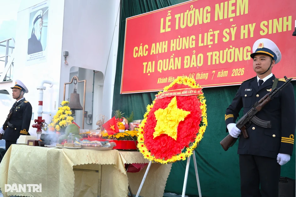 Lễ tưởng niệm anh hùng liệt sĩ hy sinh tại Quần đảo Trường Sa Lễ tưởng niệm anh hùng liệt sĩ hy sinh tại Quần đảo Trường Sa