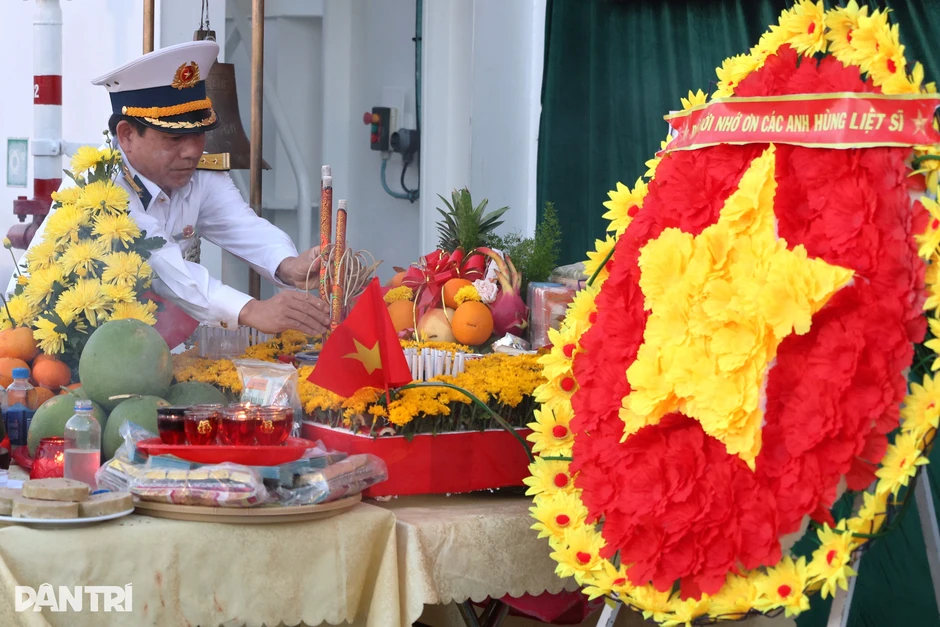 Lễ tưởng niệm anh hùng liệt sĩ hy sinh tại Quần đảo Trường Sa Lễ tưởng niệm anh hùng liệt sĩ hy sinh tại Quần đảo Trường Sa