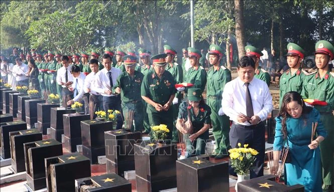 Lễ viếng, truy điệu và an táng 29 hài cốt liệt sĩ Lễ viếng, truy điệu và an táng 29 hài cốt liệt sĩ
