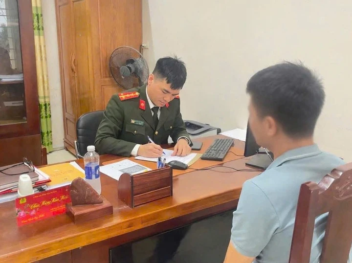 Lên mạng 'báo chốt CSGT', nam thanh niên bị phạt 7,5 triệu đồng Lên mạng 'báo chốt CSGT', nam thanh niên bị phạt 7,5 triệu đồng