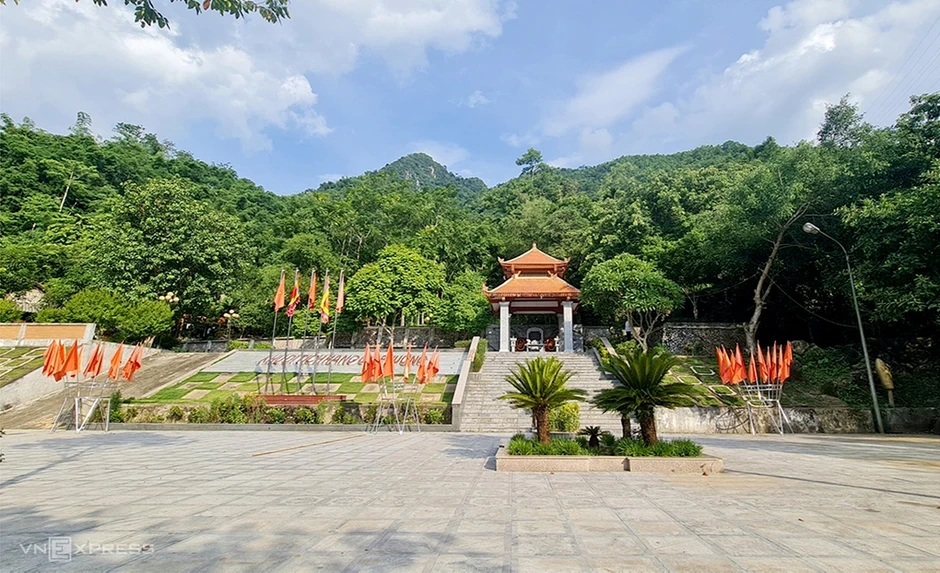Lên phương án tìm kiếm hài cốt 11 liệt sĩ trong hang Co Phương Lên phương án tìm kiếm hài cốt 11 liệt sĩ trong hang Co Phương