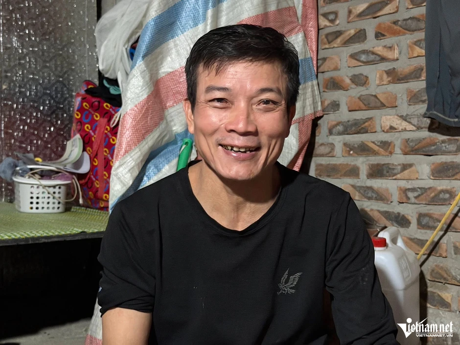 Leo qua 'lằn ranh sinh tử', nhân chứng kể phút giải cứu 7 người trong đám cháy Leo qua 'lằn ranh sinh tử', nhân chứng kể phút giải cứu 7 người trong đám cháy