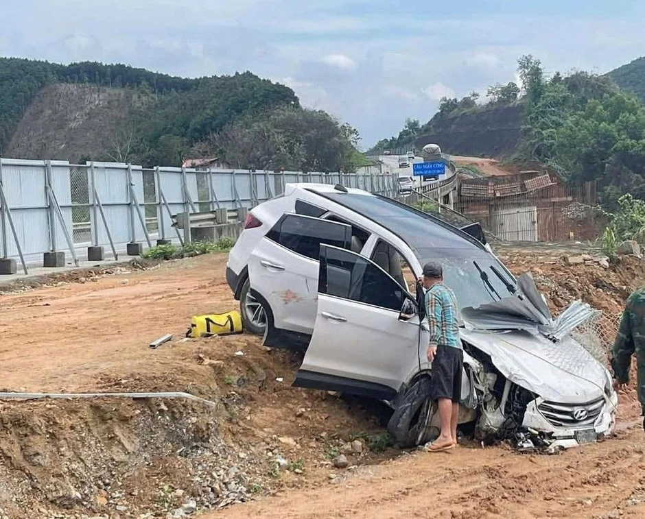 Liên tiếp 2 vụ tai nạn trên cao tốc Nội Bài – Lào Cai, Cục Đường bộ yêu cầu khẩn Liên tiếp 2 vụ tai nạn trên cao tốc Nội Bài – Lào Cai, Cục Đường bộ yêu cầu khẩn