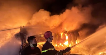 Liên tiếp xảy ra 2 vụ cháy công ty ở Phú Thọ, Công an Hà Nội chi viện phương tiện