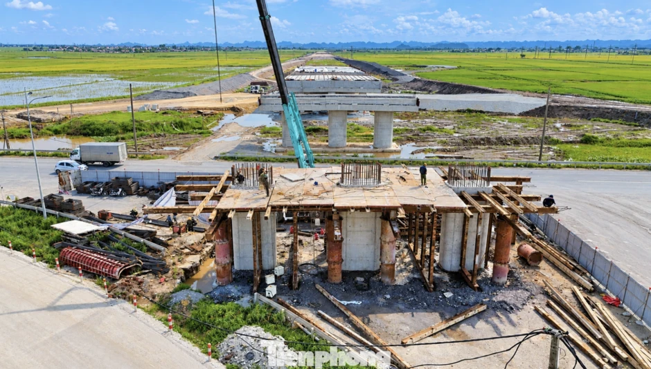 Lộ diện hình hài cao tốc hơn 9.100 tỷ đồng qua Ninh Bình Lộ diện hình hài cao tốc hơn 9.100 tỷ đồng qua Ninh Bình