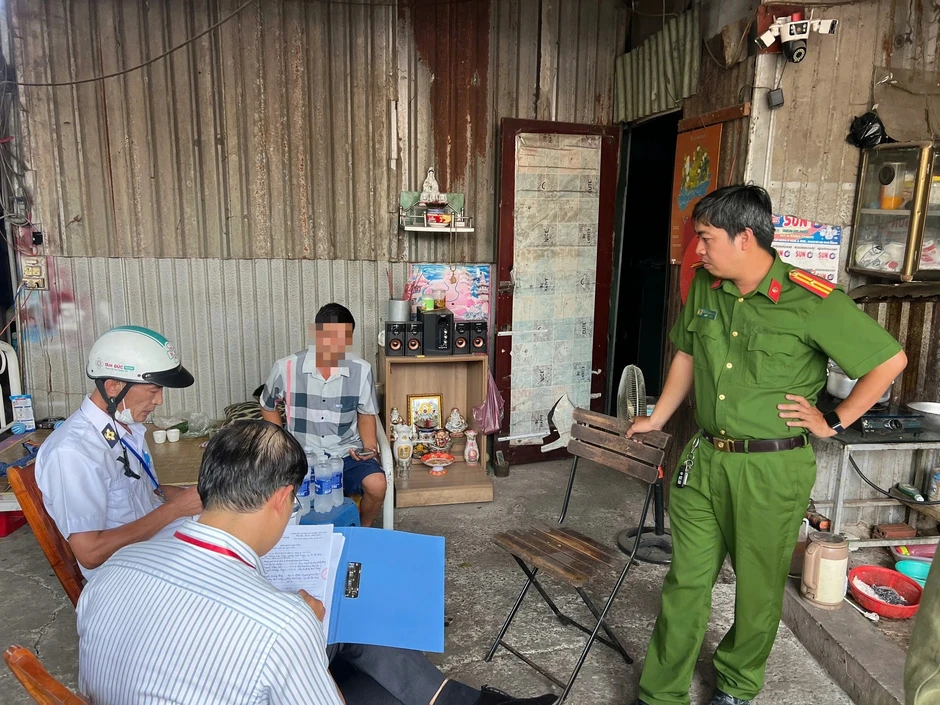 Lò giết mổ gia cầm 'chui', bốc mùi hôi thối trong khu dân cư TP.HCM Lò giết mổ gia cầm 'chui', bốc mùi hôi thối trong khu dân cư TP.HCM