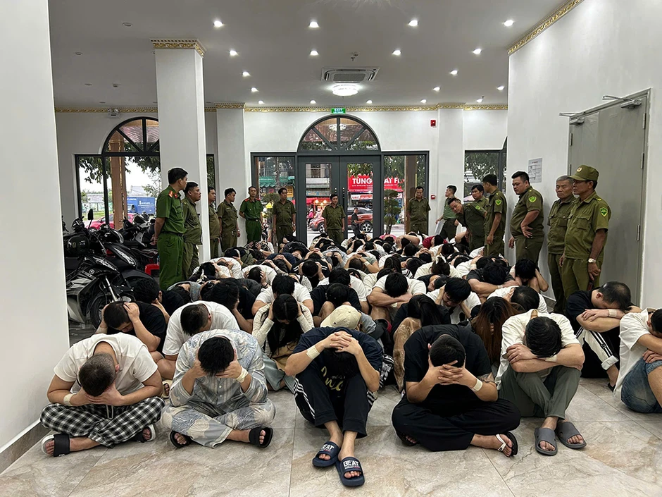 Loạt ‘công xưởng’ lừa đảo khép kín chưa kịp vận hành đã bị triệt phá ở TPHCM Loạt ‘công xưởng’ lừa đảo khép kín chưa kịp vận hành đã bị triệt phá ở TPHCM