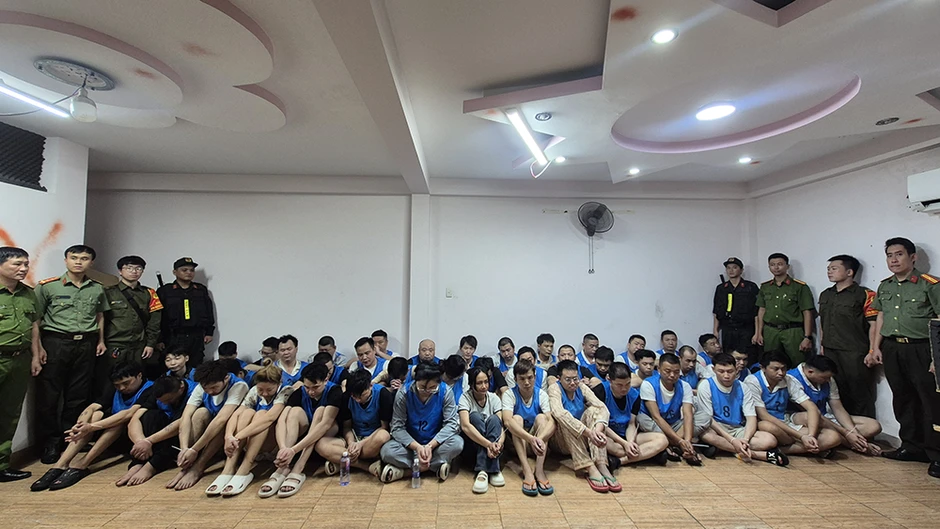 Loạt ‘công xưởng’ lừa đảo khép kín chưa kịp vận hành đã bị triệt phá ở TPHCM Loạt ‘công xưởng’ lừa đảo khép kín chưa kịp vận hành đã bị triệt phá ở TPHCM