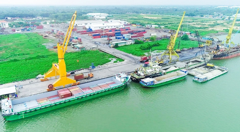 'Loay hoay' mở luồng cho tàu lớn vào sông Hậu 'Loay hoay' mở luồng cho tàu lớn vào sông Hậu