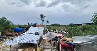Lốc xóay Cà Mau hất văng bé 11 tuổi: Giây phút kinh hoàng không thể quên