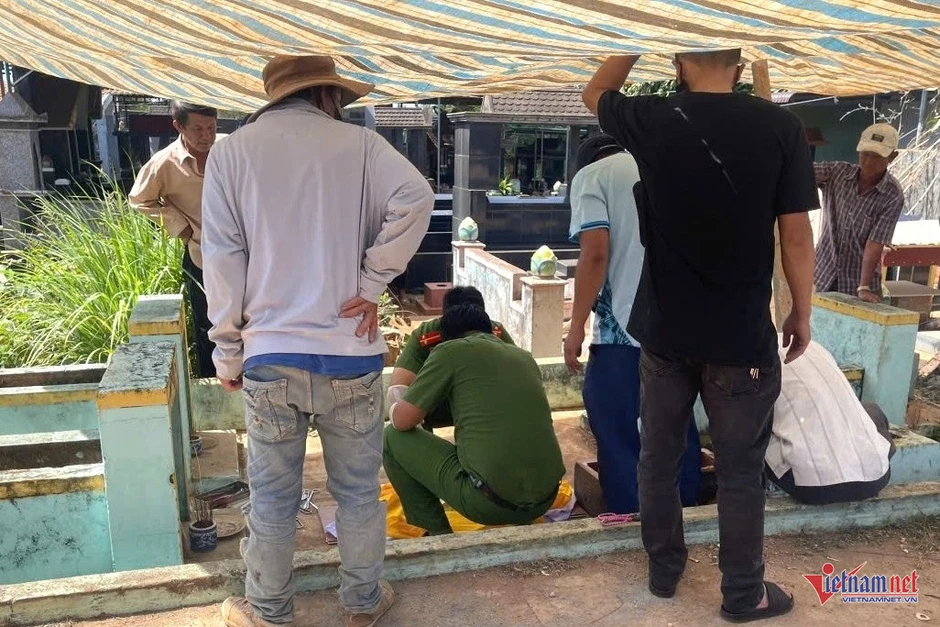 Lời khai của thiếu nữ đẻ trong nhà vệ sinh, giấu con sau bồn cầu Lời khai của thiếu nữ đẻ trong nhà vệ sinh, giấu con sau bồn cầu