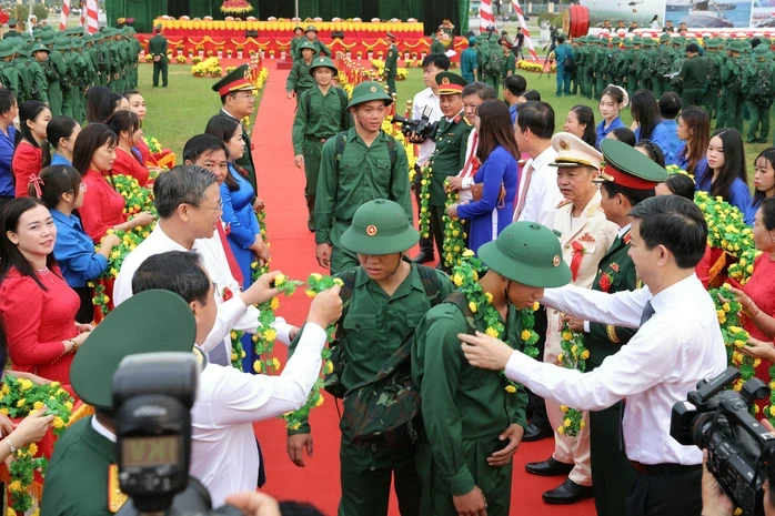 Lời nhắn nhủ xúc động của Chủ tịch UBND TP Cần Thơ tại lễ giao nhận quân Lời nhắn nhủ xúc động của Chủ tịch UBND TP Cần Thơ tại lễ giao nhận quân