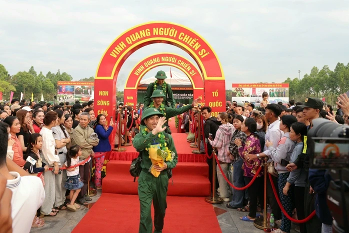 Lời nhắn nhủ xúc động của Chủ tịch UBND TP Cần Thơ tại lễ giao nhận quân Lời nhắn nhủ xúc động của Chủ tịch UBND TP Cần Thơ tại lễ giao nhận quân