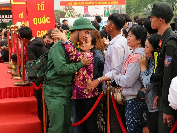 Lời nhắn nhủ xúc động của Chủ tịch UBND TP Cần Thơ tại lễ giao nhận quân Lời nhắn nhủ xúc động của Chủ tịch UBND TP Cần Thơ tại lễ giao nhận quân