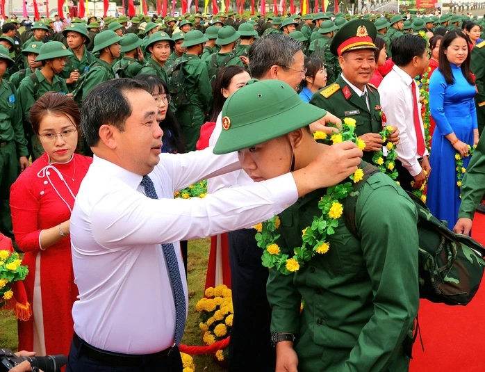 Lời nhắn nhủ xúc động của Chủ tịch UBND TP Cần Thơ tại lễ giao nhận quân Lời nhắn nhủ xúc động của Chủ tịch UBND TP Cần Thơ tại lễ giao nhận quân