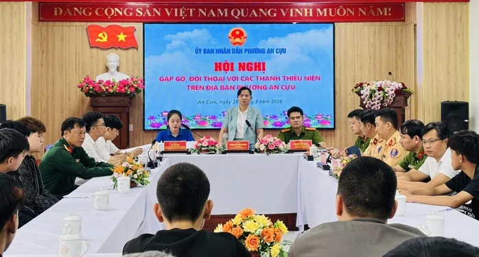 Lời "ruột gan" của nữ chủ tịch phường khiến thanh niên “chưa tốt” lặng người suy ngẫm Lời "ruột gan" của nữ chủ tịch phường khiến thanh niên “chưa tốt” lặng người suy ngẫm