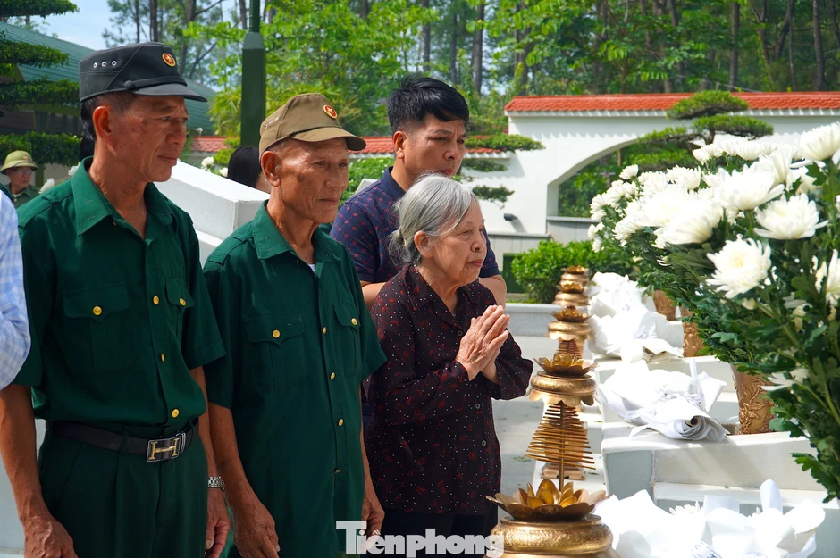 Lọn tóc hẹn thề và lá thư của Tiểu đội trưởng Võ Thị Tần trước ngày hy sinh Lọn tóc hẹn thề và lá thư của Tiểu đội trưởng Võ Thị Tần trước ngày hy sinh