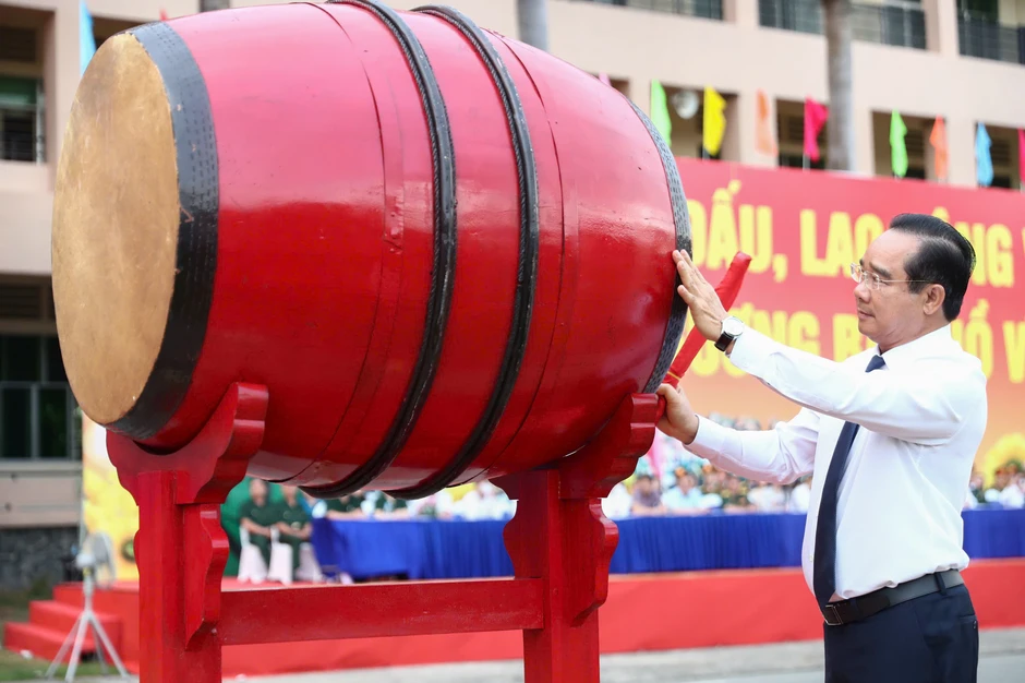 Lớp thanh niên đầu tiên của TPHCM sau sáp nhập lên đường nhập ngũ Lớp thanh niên đầu tiên của TPHCM sau sáp nhập lên đường nhập ngũ
