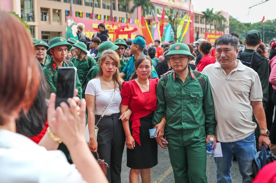 Lớp thanh niên đầu tiên của TPHCM sau sáp nhập lên đường nhập ngũ Lớp thanh niên đầu tiên của TPHCM sau sáp nhập lên đường nhập ngũ