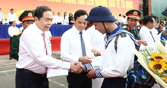 Lớp thanh niên đầu tiên của TPHCM sau sáp nhập lên đường nhập ngũ