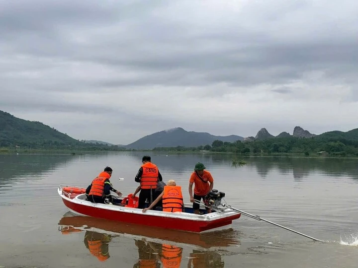 Lũ cuốn Thanh Hóa khiến 3 người mất tích trong ngày 17 / 9 , tìm kiếm nạn nhân khẩn cấp Lũ cuốn Thanh Hóa khiến 3 người mất tích trong ngày 17 / 9 , tìm kiếm nạn nhân khẩn cấp
