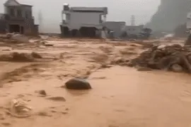 Lũ lại đổ về Mường Than, quốc lộ 32 sạt lở, ách tắc Lũ lại đổ về Mường Than, quốc lộ 32 sạt lở, ách tắc