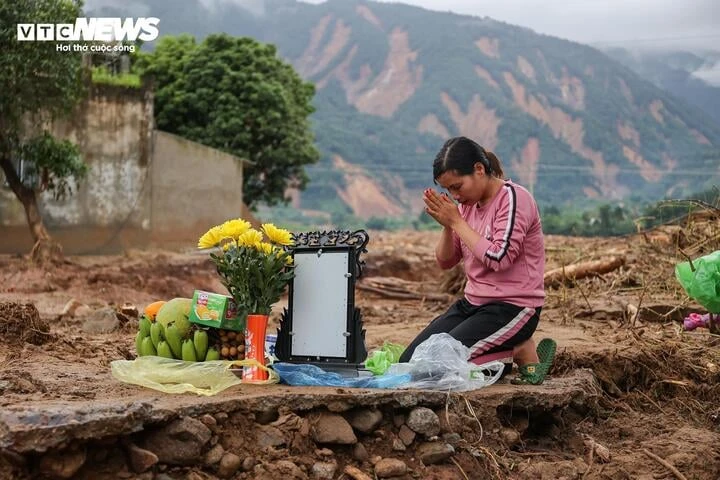 Lũ quét Lai Châu 2026: Gia đình mòn mỏi chờ đợi người thân trở về sau thiên tai