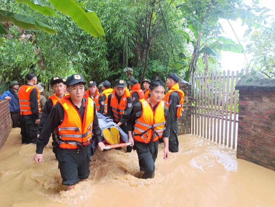 Lũ sông Bằng Giang lên nhanh, Cao Bằng sơ tán dân Lũ sông Bằng Giang lên nhanh, Cao Bằng sơ tán dân