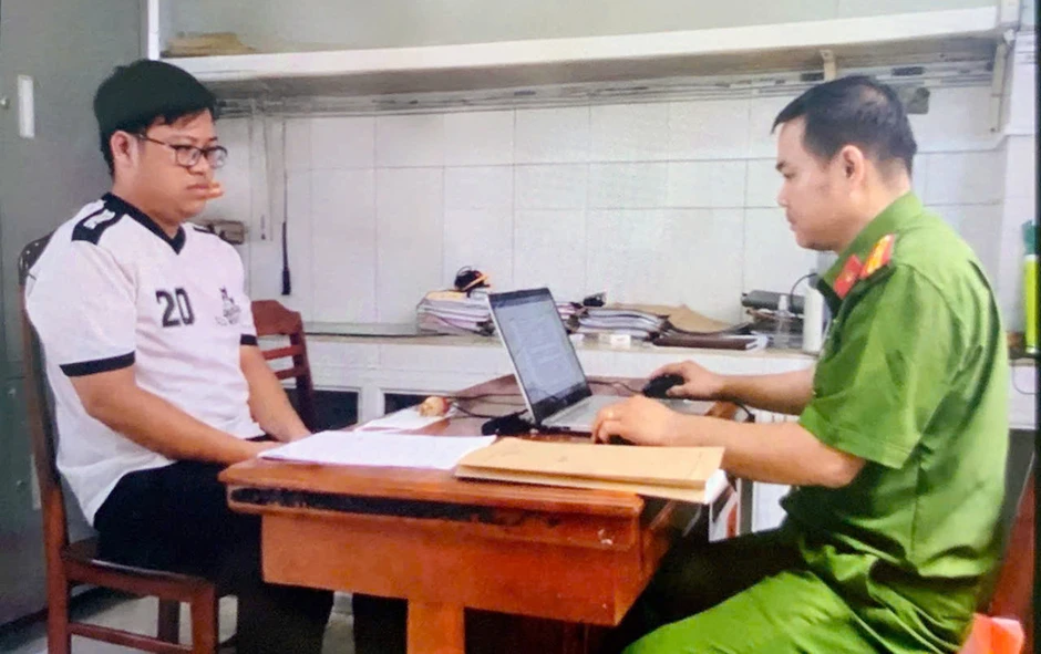 Lừa 'chạy việc' vào Bách Hóa Xanh, thanh niên ở Cần Thơ chiếm đoạt 1,3 tỷ đồng Lừa 'chạy việc' vào Bách Hóa Xanh, thanh niên ở Cần Thơ chiếm đoạt 1,3 tỷ đồng