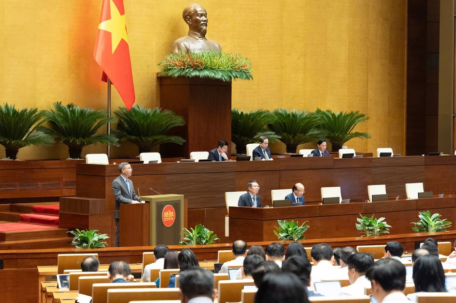 Luật Hải quan mới sẽ chấm dứt cảnh 'nộp đi, nộp lại' giấy tờ Luật Hải quan mới sẽ chấm dứt cảnh 'nộp đi, nộp lại' giấy tờ