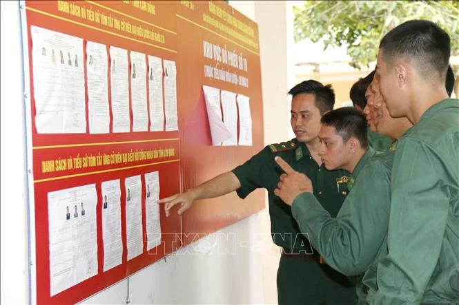 Lực lượng vũ trang chuẩn bị chu đáo cho bầu cử sớm Lực lượng vũ trang chuẩn bị chu đáo cho bầu cử sớm