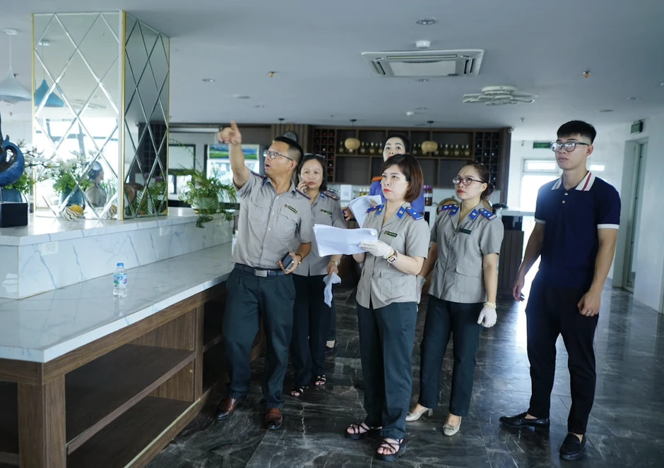 Lùm xùm đấu giá khách sạn gần 42 tỷ đồng: Phải báo cáo Chính phủ trước 20/8 Lùm xùm đấu giá khách sạn gần 42 tỷ đồng: Phải báo cáo Chính phủ trước 20/8