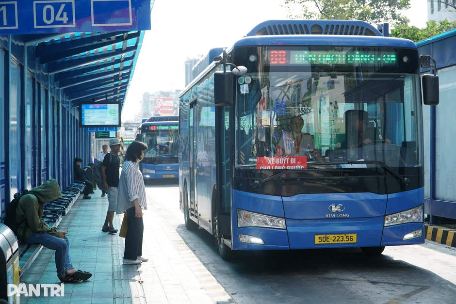 Lượng khách tăng cao, TPHCM dự tính làm làn ưu tiên xe buýt Lượng khách tăng cao, TPHCM dự tính làm làn ưu tiên xe buýt