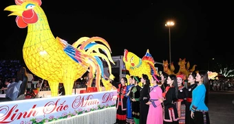 Mãn nhãn với 45 mô hình Trung thu trong đêm hội Thành Tuyên