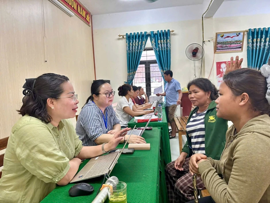 Mang “một cửa” lên bản biên giới: Có người gần 70 tuổi mới được khai sinh Mang “một cửa” lên bản biên giới: Có người gần 70 tuổi mới được khai sinh