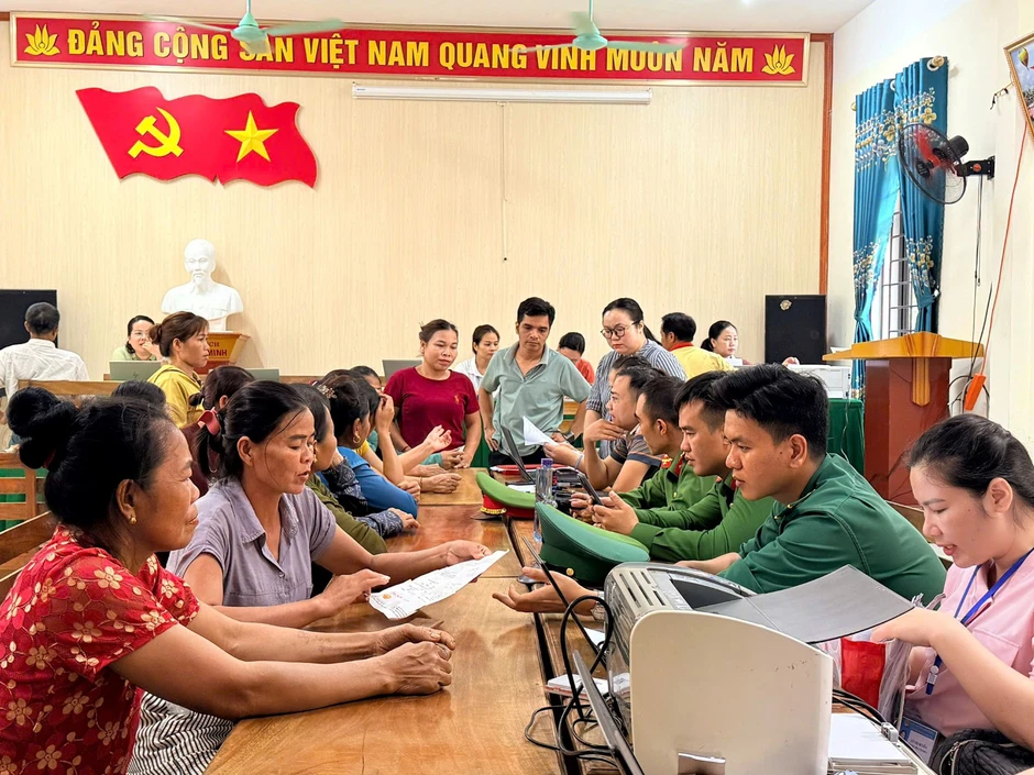 Mang “một cửa” lên bản biên giới: Có người gần 70 tuổi mới được khai sinh Mang “một cửa” lên bản biên giới: Có người gần 70 tuổi mới được khai sinh