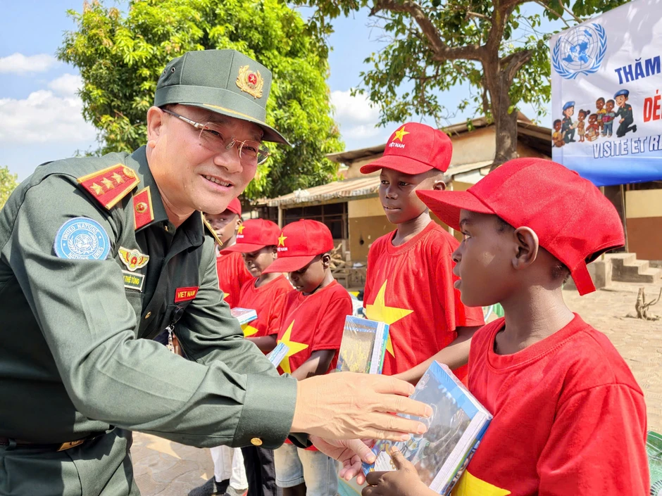 Mang trái tim Việt Nam đến với trẻ em mồ côi Trung Phi Mang trái tim Việt Nam đến với trẻ em mồ côi Trung Phi