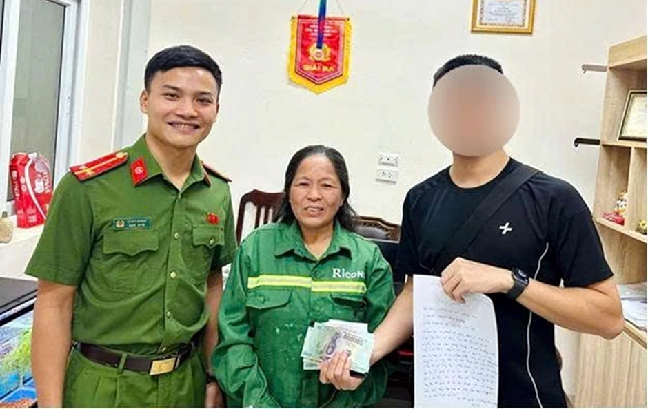 Mạng xã hội không giúp tìm chủ chiếc ví, người phụ nữ tìm đến công an Mạng xã hội không giúp tìm chủ chiếc ví, người phụ nữ tìm đến công an