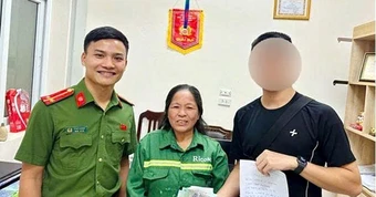 Mạng xã hội không giúp tìm chủ chiếc ví, người phụ nữ tìm đến công an